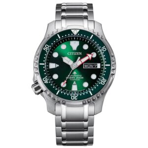 Questa è l'immagine frontale dell'orologio citizen promaster diver's automatico con quadrante verde