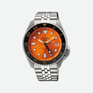 qUESTA è L'IMMAGINE FRONTALE DELL'OROLOGIO SEIKO 5 SPORTS GMT SKX AUTOMATICO CON QUADRANTE ARANCIONE