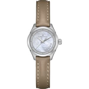 Questa è l'mmagine frontale dell'orologio hamilton jazzmaster lady quartz con cinturino beige, quadrante in madreperla e 5 diamantini tra le ore 3 e le ore 6
