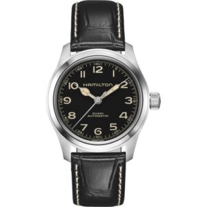 Questa è l'immagine frontale dell'orologio hamilton khaki field Murph 38 mm con quadrante nero e cinturino in pelle