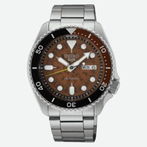 Questa è l'immagine frontale dell'orologio seiko 5 sports in edizione speciale con il quadrante arancione trasparente