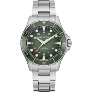 Questa è l'immagine frontale dell'orologio hamilton khaki navy scuba automatico con quadrnte di colore verde