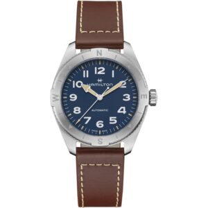 Questa è l'immagine frontale dell'orologio hamilton khaki field expedition con quadrante blu da 41 mm, movimento automatico e bracciale pelle