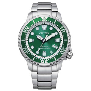 Questa è l'immagine frontale dell'orologio citizen promaster eco-drive diver's 200 mt e con quadrante verde