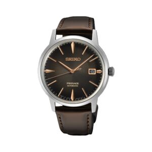 Questa è l'immagine frontale dell'orologio seiko presage cocktail con quadrante marrone testurizzato e un cinturino in pelle marrone