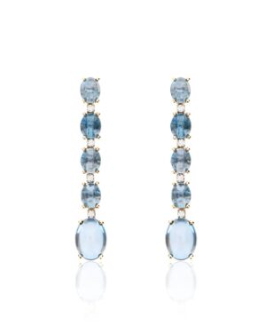 QUESTA IMMAGINE RAPPRESENTA UN PAIO DI ORECCHINI IN ORO GIALLO, DIAMANTI E TORMALINE BLU LONDON