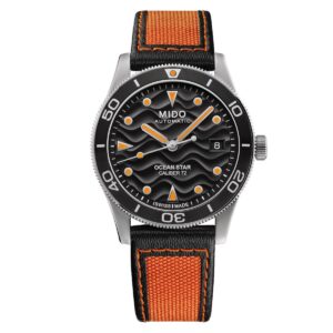 Questa è l'immagine dell'orologio mido ocean star 39 con quadrante nero e cinturino nero e arancio. Impermeabilità di mm 20