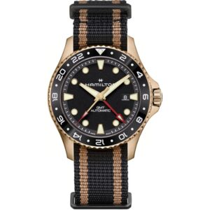 Questa è l'immagine frontale dell'orologio hamilton khaki navy scuba gmt nella colorazione bronzo e nero con movimento automatico e cassa da 43 mm