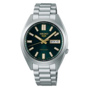 Questa è l'immagine frontale dell'orologio seiko 5 sports, reinterpretazione della cassa snxs con quadrante di colore verde scuro